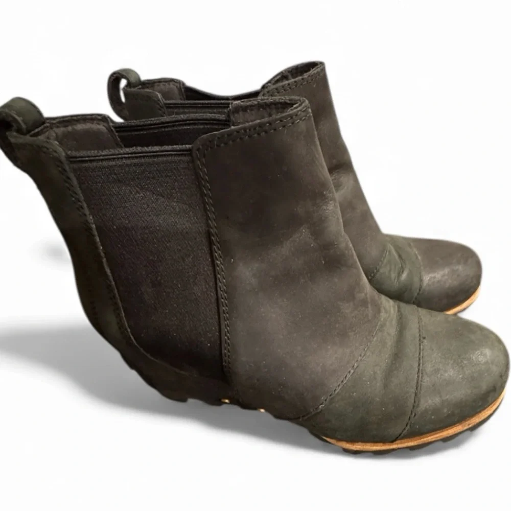 Sorel Black Joan of arctic Chelsea Ankle Booties size 6